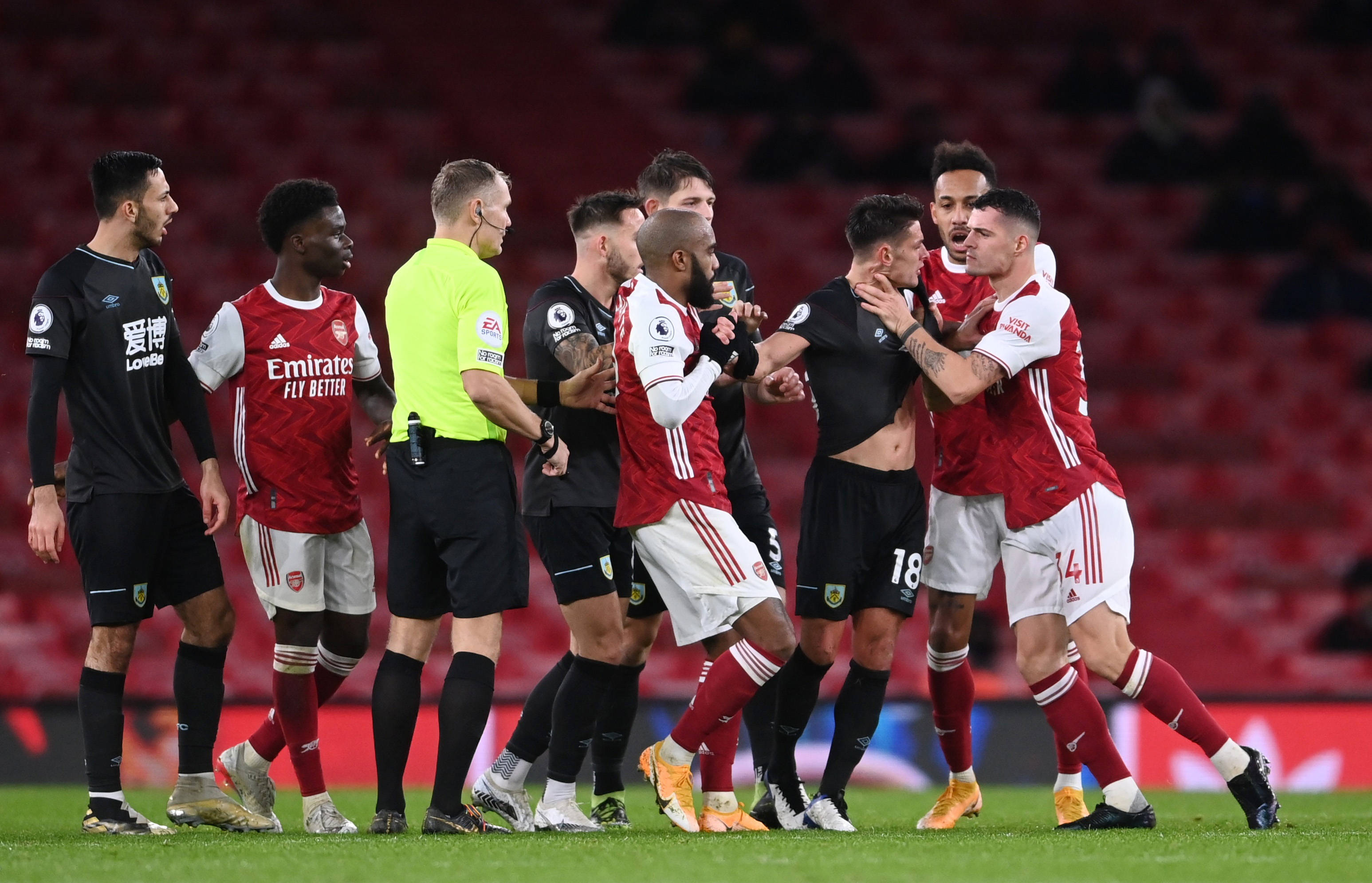 探讨续约背 探讨续约背