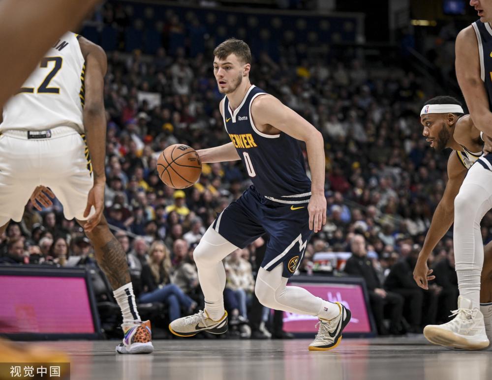 他在比赛阅 他在比赛阅